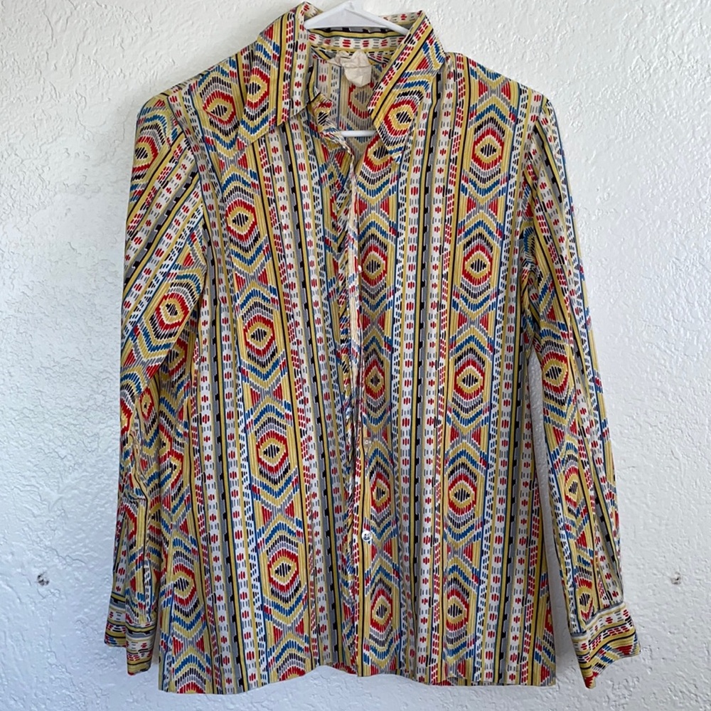 Vintage Women’s Southwestern Print Long Sleeved Button Up